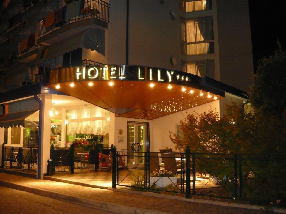 Hotel Lily Bibione Exteriör bild